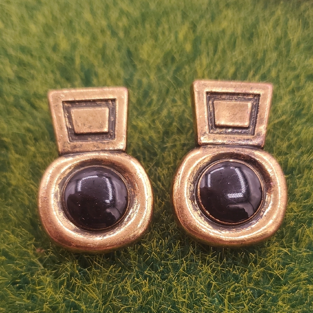 Elegant Black and Gold Tone Egyptian Clip On Earrings E912